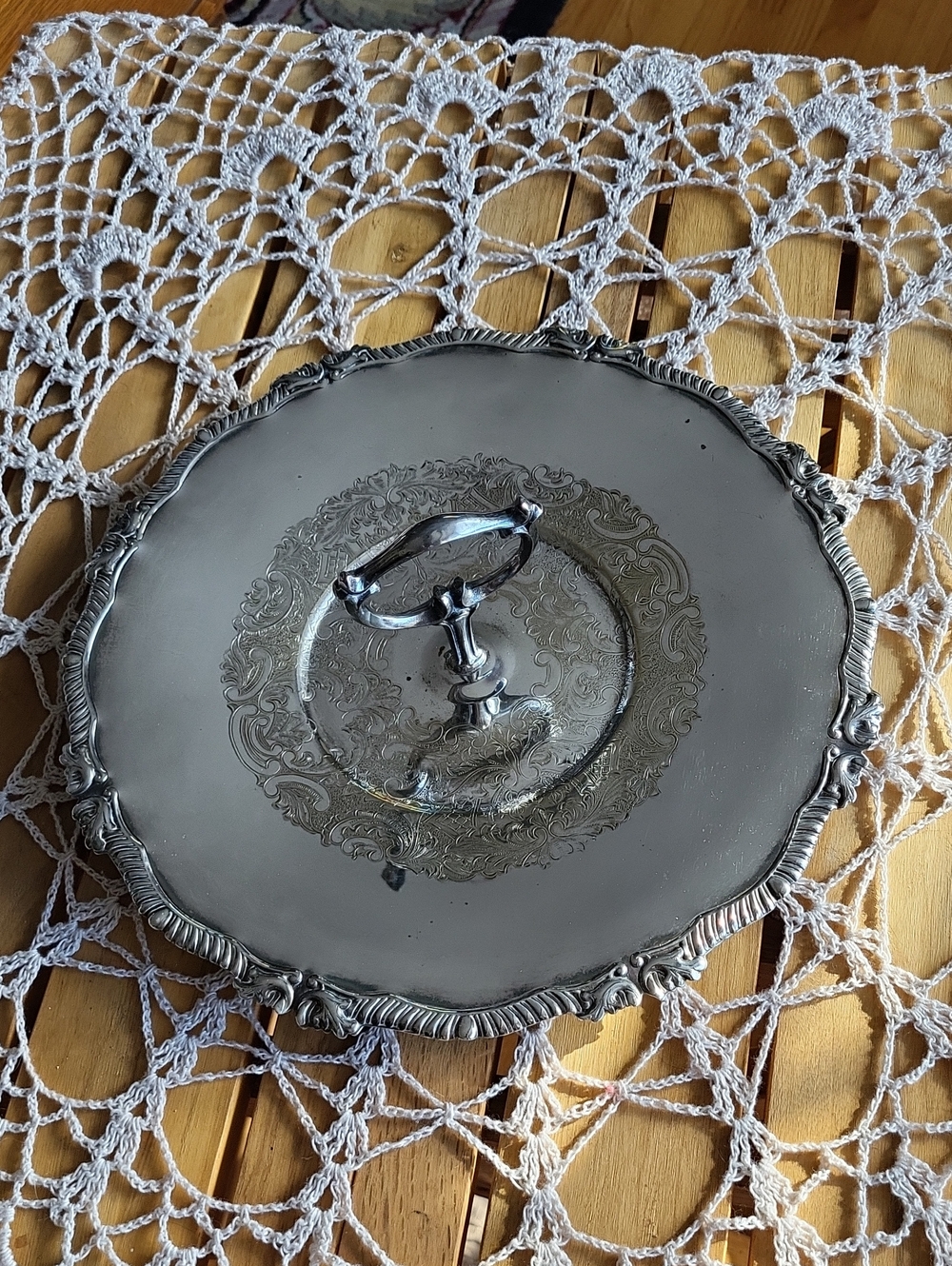 Marlboro Silver-plate Decorative Tidbit Stand with Center Handle